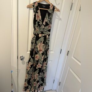 Lulu’s Floral Maxi Dress V-neck